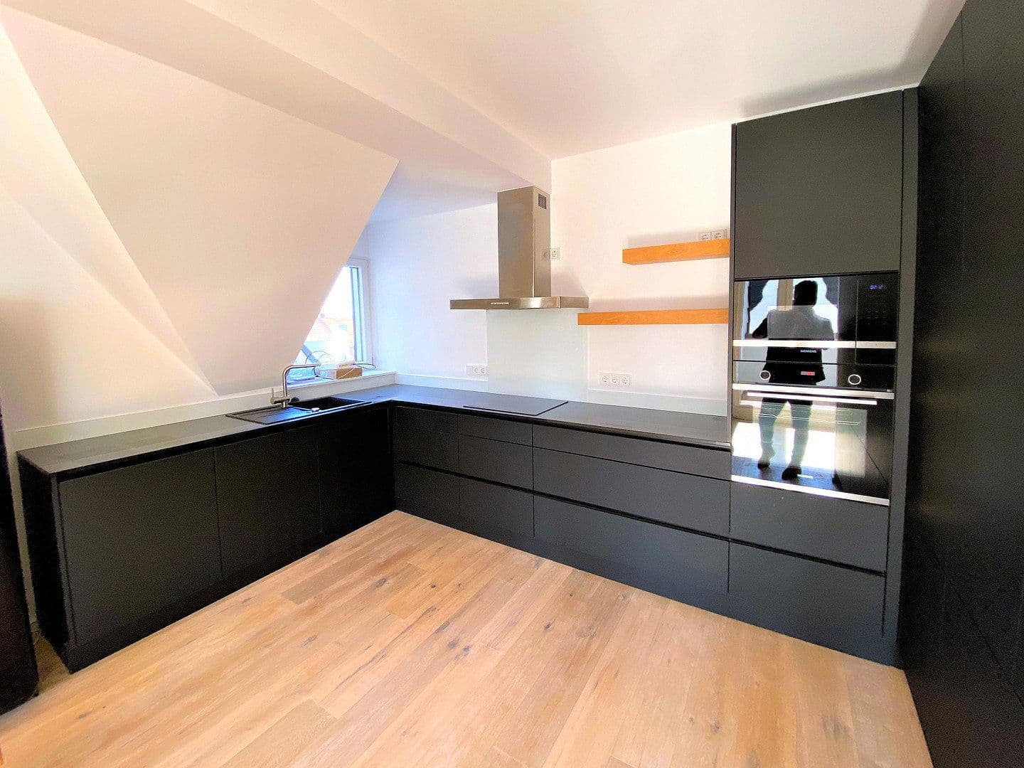 Pronájem bytu 4+1 185 m², Essen, Severní Porýní-Vestfálsko Pronájem bytu 4+1 185 m², Essen, Severní Porýní-Vestfálsko