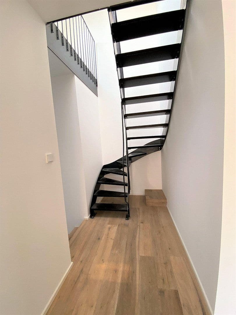 Pronájem bytu 4+1 185 m², Essen, Severní Porýní-Vestfálsko Pronájem bytu 4+1 185 m², Essen, Severní Porýní-Vestfálsko