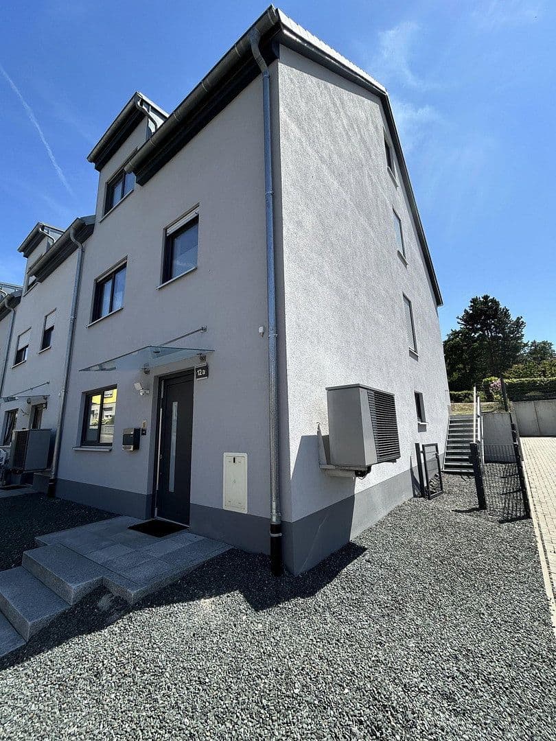 Pronájem domu 203 m², pozemek 280 m², Frensdorf, Bavorsko Pronájem domu 203 m², pozemek 280 m², Frensdorf, Bavorsko