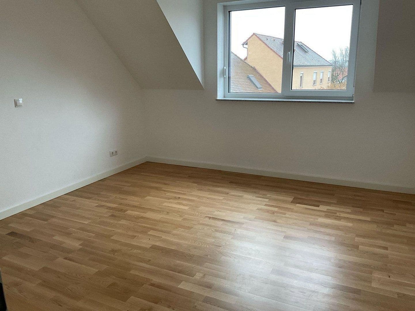 Pronájem domu 203 m², pozemek 280 m², Frensdorf, Bavorsko Pronájem domu 203 m², pozemek 280 m², Frensdorf, Bavorsko