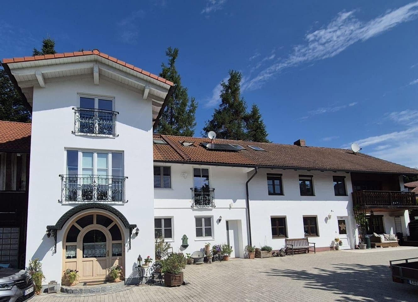 Prodej domu 402 m², pozemek 1.580 m², Neuching, Bavorsko Prodej domu 402 m², pozemek 1.580 m², Neuching, Bavorsko
