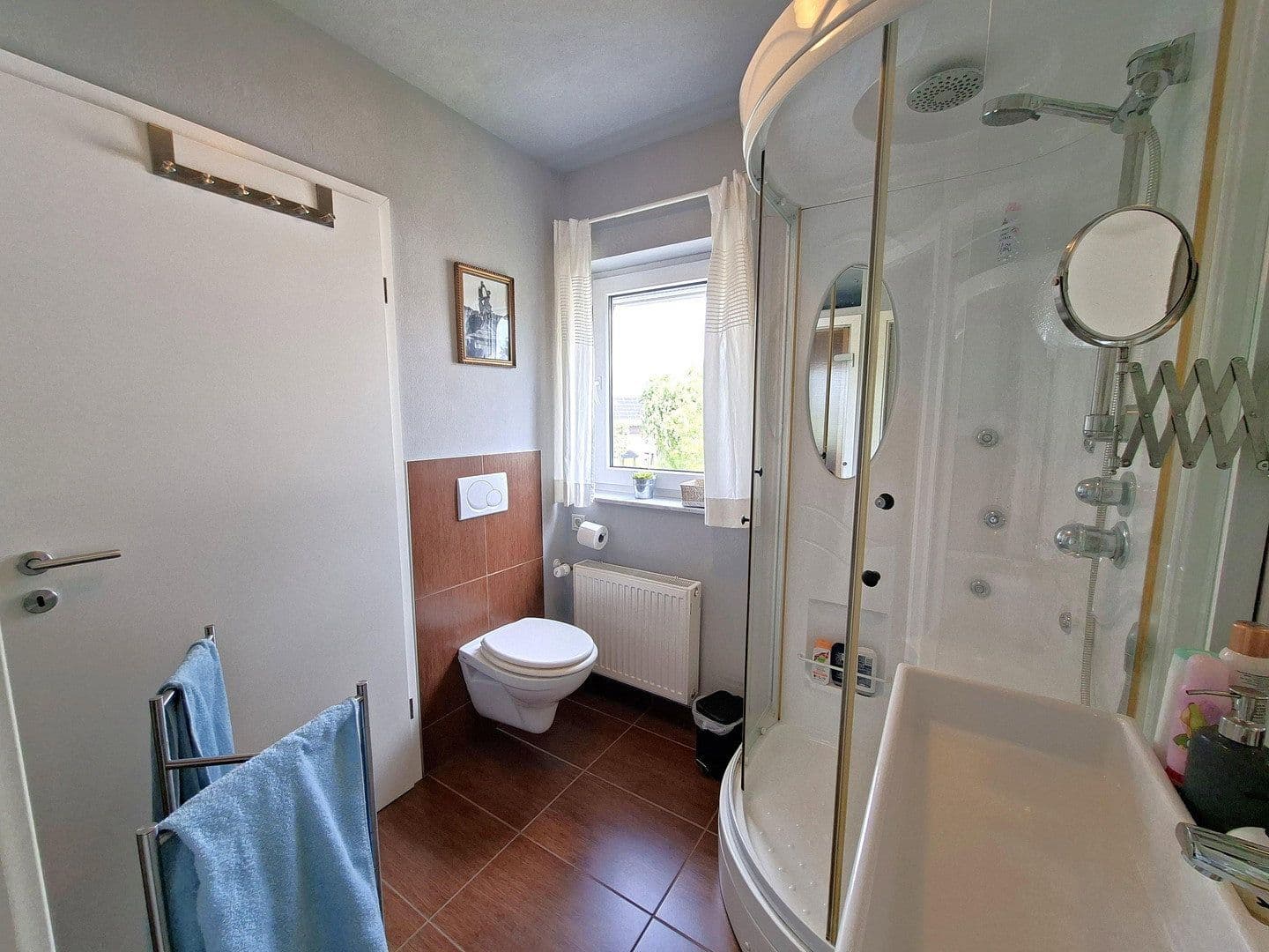 Prodej domu 120 m², pozemek 396 m², Hennef (Sieg), Severní Porýní-Vestfálsko Prodej domu 120 m², pozemek 396 m², Hennef (Sieg), Severní Porýní-Vestfálsko