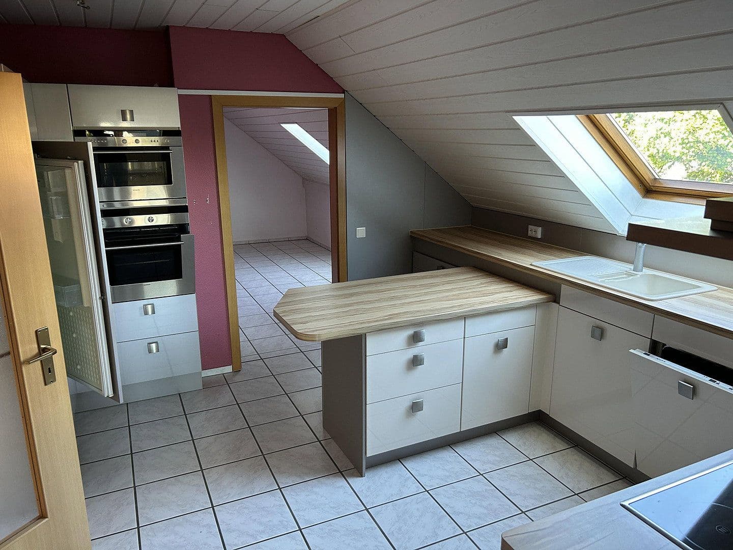 Pronájem bytu 3+kk 85 m², Wüstenrot, Bádensko-Württembersko Pronájem bytu 3+kk 85 m², Wüstenrot, Bádensko-Württembersko