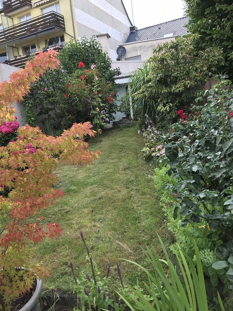Prodej domu 263 m², pozemek 911 m², Heißener Straße 90, Mülheim an der Ruhr, Severní Porýní-Vestfálsko Prodej domu 263 m², pozemek 911 m², Heißener Straße 90, Mülheim an der Ruhr, Severní Porýní-Vestfálsko