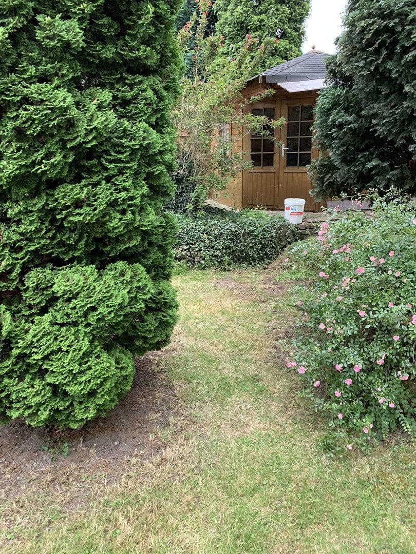 Prodej domu 263 m², pozemek 911 m², Heißener Straße 90, Mülheim an der Ruhr, Severní Porýní-Vestfálsko Prodej domu 263 m², pozemek 911 m², Heißener Straße 90, Mülheim an der Ruhr, Severní Porýní-Vestfálsko