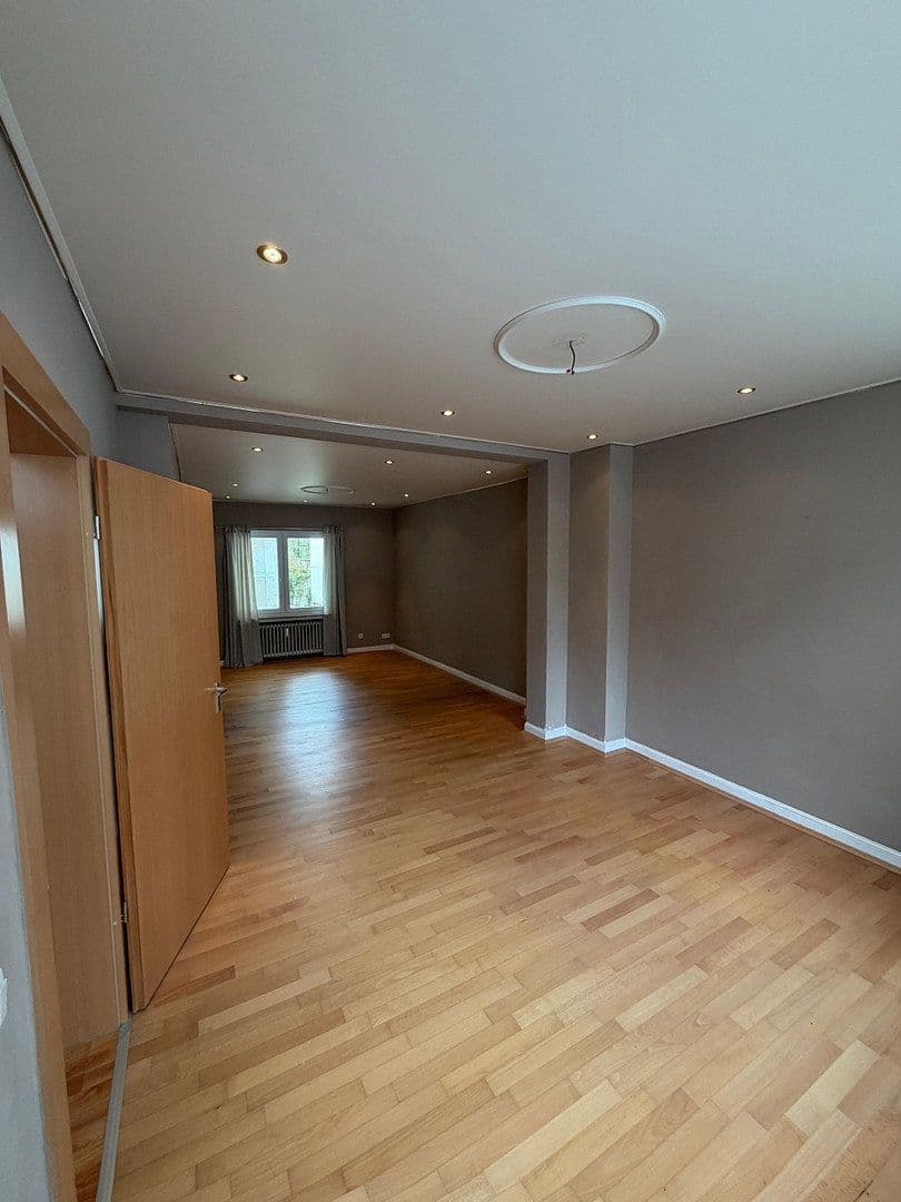 Prodej domu 263 m², pozemek 911 m², Heißener Straße 90, Mülheim an der Ruhr, Severní Porýní-Vestfálsko Prodej domu 263 m², pozemek 911 m², Heißener Straße 90, Mülheim an der Ruhr, Severní Porýní-Vestfálsko