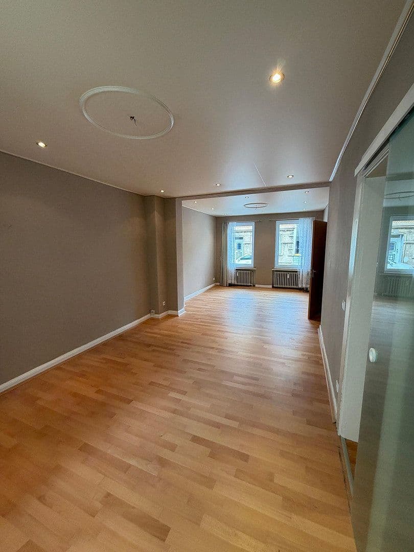 Prodej domu 263 m², pozemek 911 m², Heißener Straße 90, Mülheim an der Ruhr, Severní Porýní-Vestfálsko Prodej domu 263 m², pozemek 911 m², Heißener Straße 90, Mülheim an der Ruhr, Severní Porýní-Vestfálsko