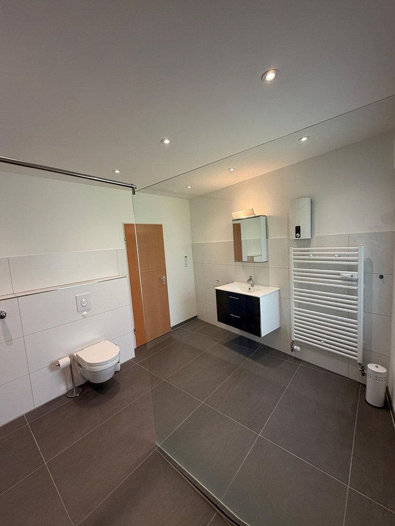 Prodej domu 263 m², pozemek 911 m², Heißener Straße 90, Mülheim an der Ruhr, Severní Porýní-Vestfálsko Prodej domu 263 m², pozemek 911 m², Heißener Straße 90, Mülheim an der Ruhr, Severní Porýní-Vestfálsko