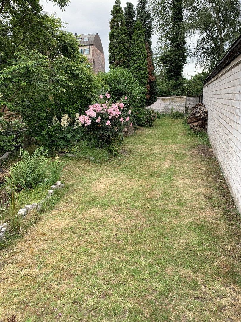 Prodej domu 263 m², pozemek 911 m², Heißener Straße 90, Mülheim an der Ruhr, Severní Porýní-Vestfálsko Prodej domu 263 m², pozemek 911 m², Heißener Straße 90, Mülheim an der Ruhr, Severní Porýní-Vestfálsko