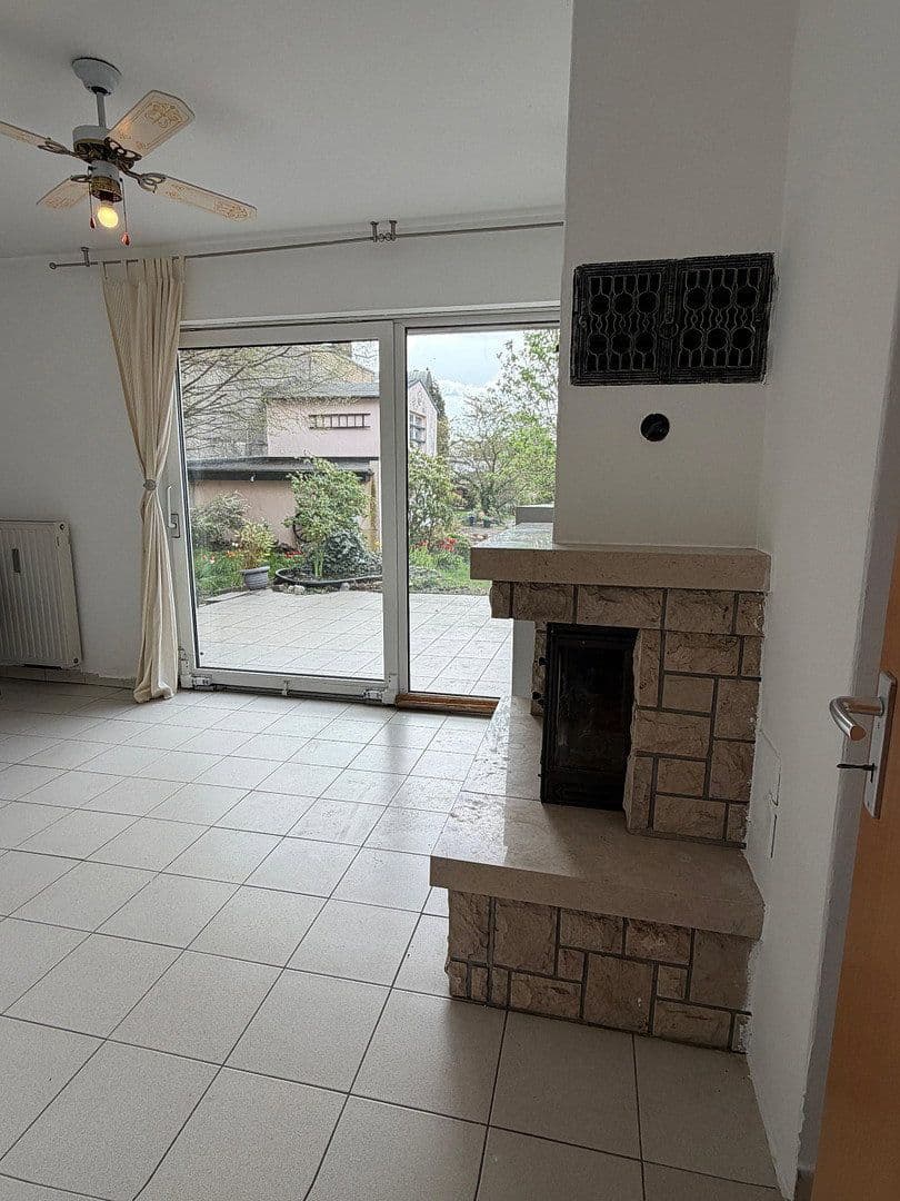 Prodej domu 263 m², pozemek 911 m², Heißener Straße 90, Mülheim an der Ruhr, Severní Porýní-Vestfálsko Prodej domu 263 m², pozemek 911 m², Heißener Straße 90, Mülheim an der Ruhr, Severní Porýní-Vestfálsko