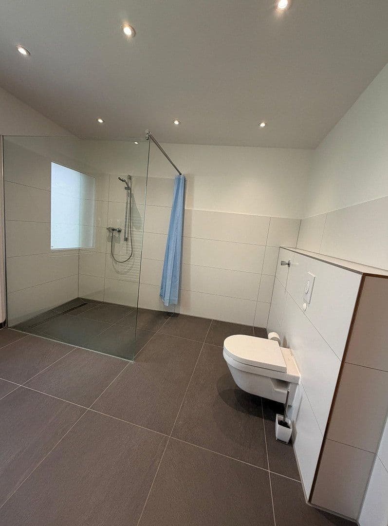 Prodej domu 263 m², pozemek 911 m², Heißener Straße 90, Mülheim an der Ruhr, Severní Porýní-Vestfálsko Prodej domu 263 m², pozemek 911 m², Heißener Straße 90, Mülheim an der Ruhr, Severní Porýní-Vestfálsko