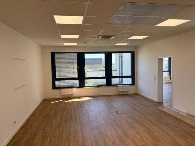Pronájem kanceláře 246 m², Berner Str. 71, Frankfurt - Nieder-Eschbach, Hessen Pronájem kanceláře 246 m², Berner Str. 71, Frankfurt - Nieder-Eschbach, Hessen