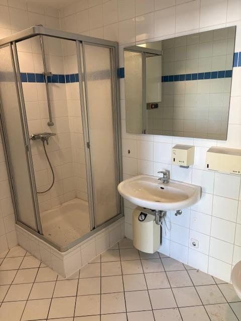 Pronájem kanceláře 246 m², Berner Str. 71, Frankfurt - Nieder-Eschbach, Hessen Pronájem kanceláře 246 m², Berner Str. 71, Frankfurt - Nieder-Eschbach, Hessen