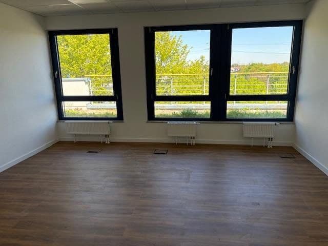 Pronájem kanceláře 246 m², Berner Str. 71, Frankfurt - Nieder-Eschbach, Hessen Pronájem kanceláře 246 m², Berner Str. 71, Frankfurt - Nieder-Eschbach, Hessen