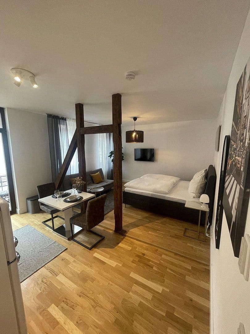 Pronájem bytu 1+1 40 m², Hauptstraße 81, Weinheim, Bádensko-Württembersko Pronájem bytu 1+1 40 m², Hauptstraße 81, Weinheim, Bádensko-Württembersko