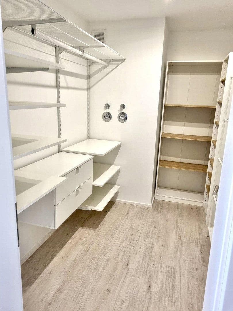 Pronájem bytu 2+kk 70 m², Leonberg, Bádensko-Württembersko Pronájem bytu 2+kk 70 m², Leonberg, Bádensko-Württembersko