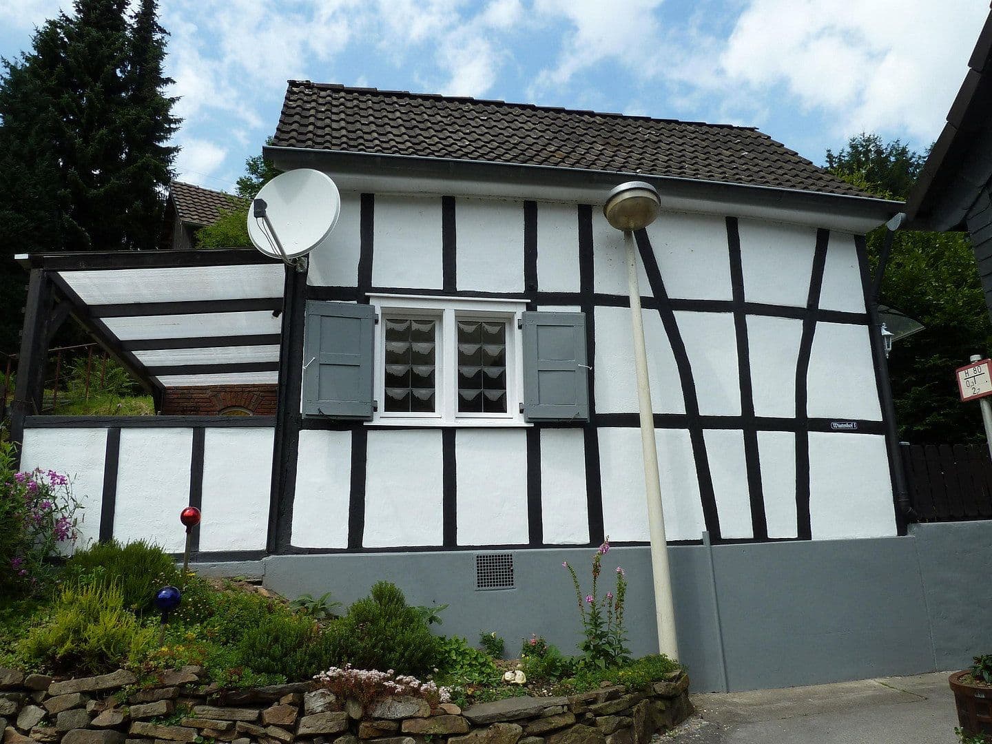 Pronájem domu 40 m², pozemek 430 m², Solingen, Severní Porýní-Vestfálsko Pronájem domu 40 m², pozemek 430 m², Solingen, Severní Porýní-Vestfálsko