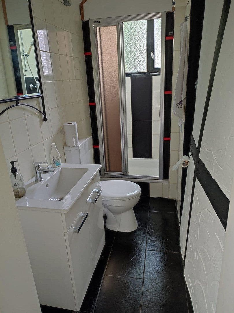 Pronájem domu 40 m², pozemek 430 m², Solingen, Severní Porýní-Vestfálsko Pronájem domu 40 m², pozemek 430 m², Solingen, Severní Porýní-Vestfálsko