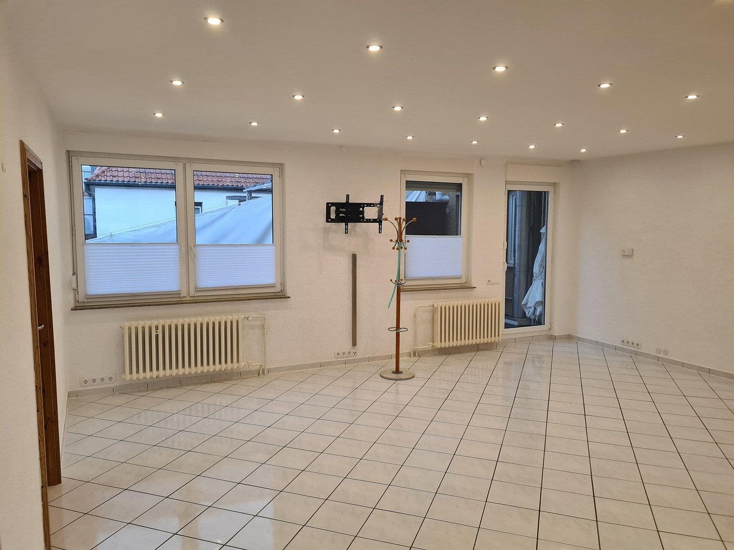 Pronájem bytu 3+1 78 m², Fellbach, Bádensko-Württembersko Pronájem bytu 3+1 78 m², Fellbach, Bádensko-Württembersko