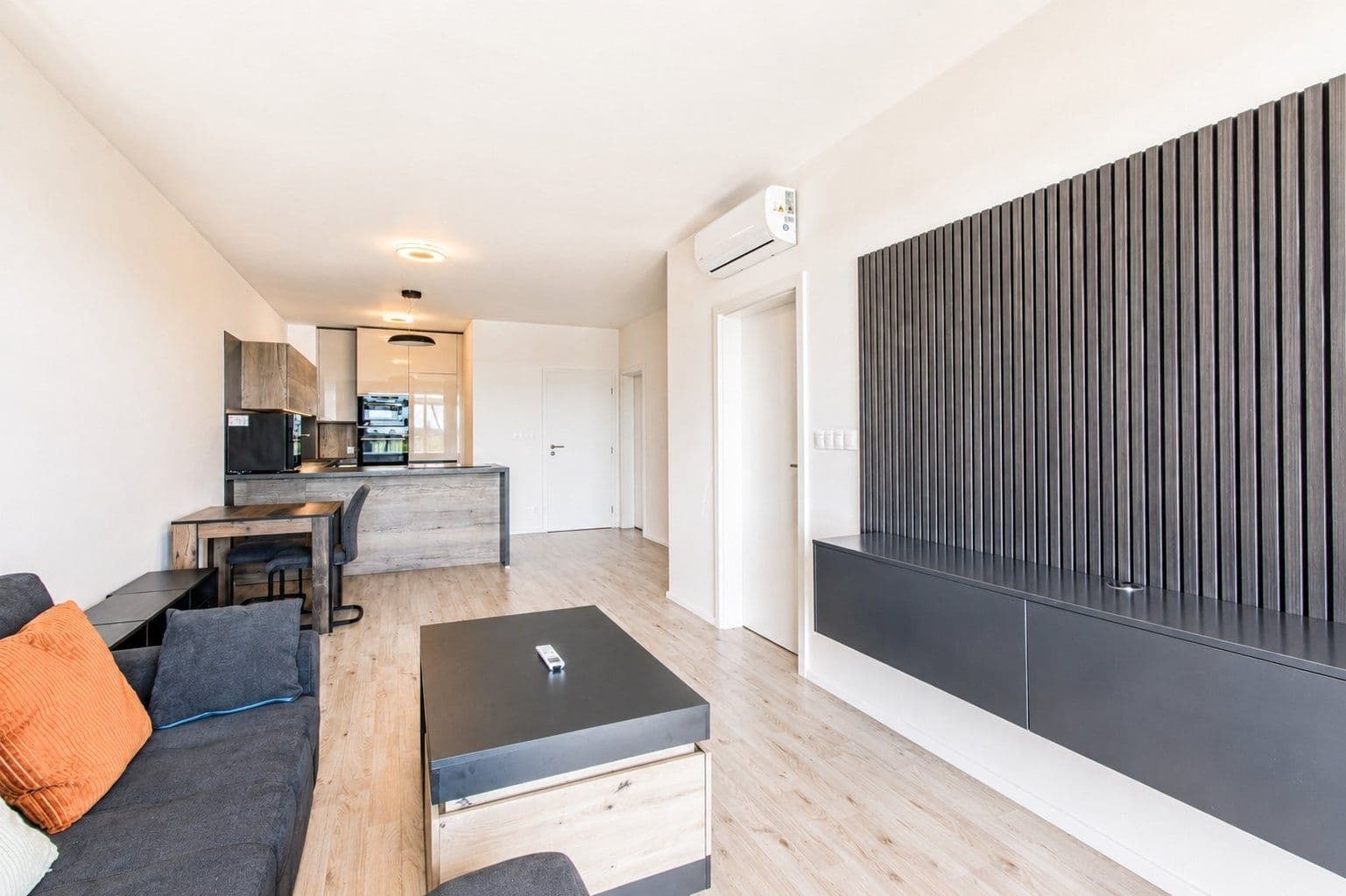 Pronájem bytu 2+kk 60 m², Velvarská, Horoměřice, Středočeský kraj Pronájem bytu 2+kk 60 m², Velvarská, Horoměřice, Středočeský kraj