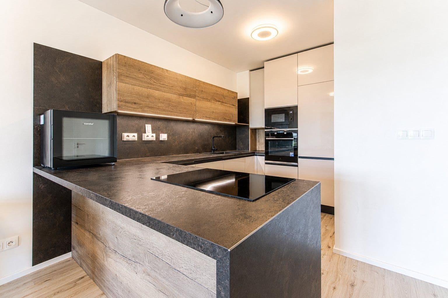 Pronájem bytu 2+kk 60 m², Velvarská, Horoměřice, Středočeský kraj Pronájem bytu 2+kk 60 m², Velvarská, Horoměřice, Středočeský kraj