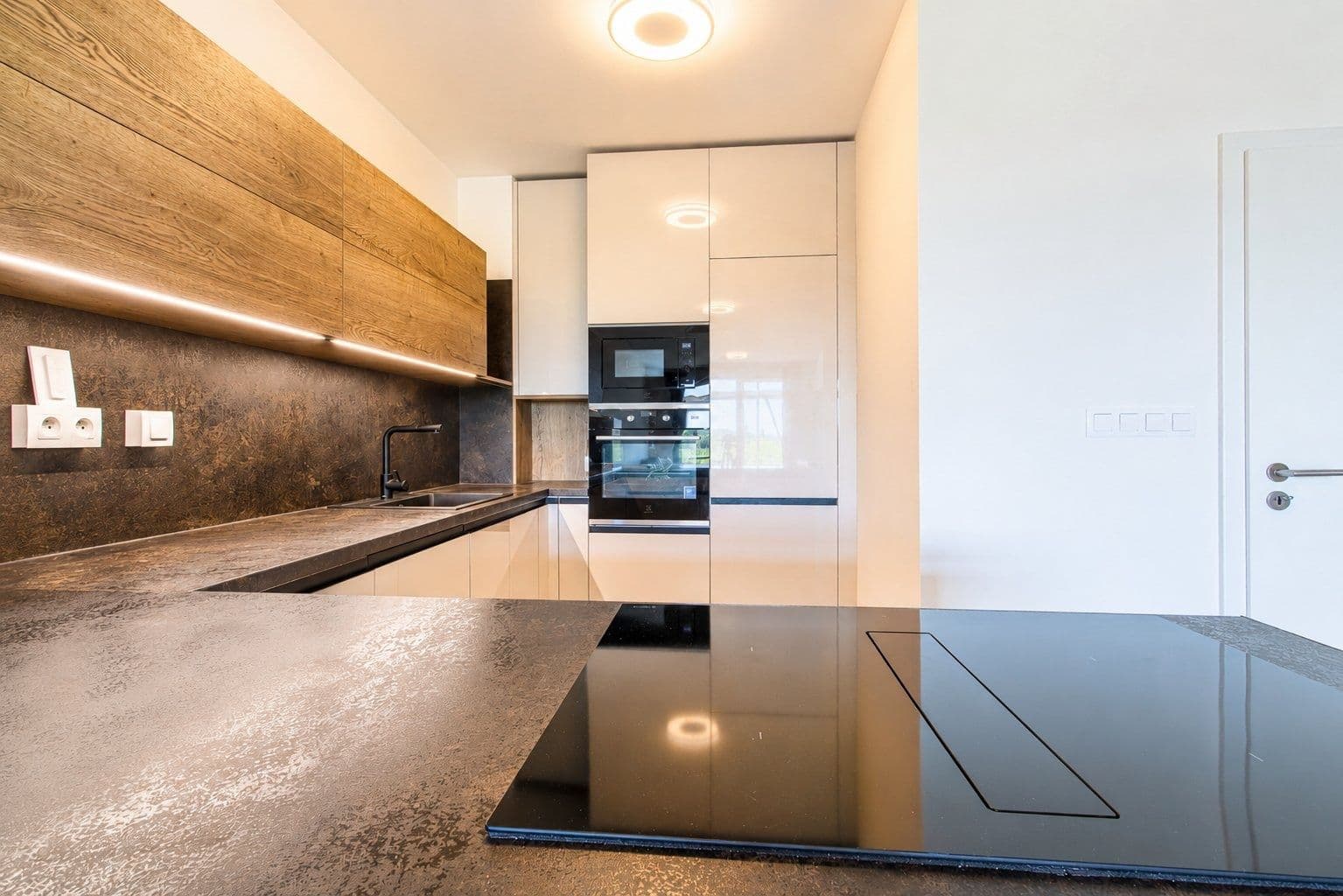 Pronájem bytu 2+kk 60 m², Velvarská, Horoměřice, Středočeský kraj Pronájem bytu 2+kk 60 m², Velvarská, Horoměřice, Středočeský kraj