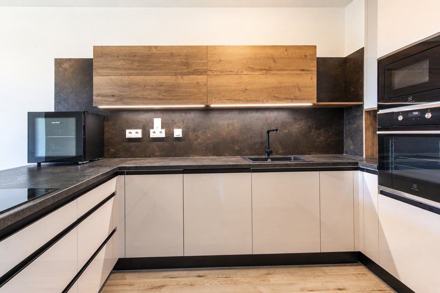 Pronájem bytu 2+kk 60 m², Velvarská, Horoměřice, Středočeský kraj Pronájem bytu 2+kk 60 m², Velvarská, Horoměřice, Středočeský kraj