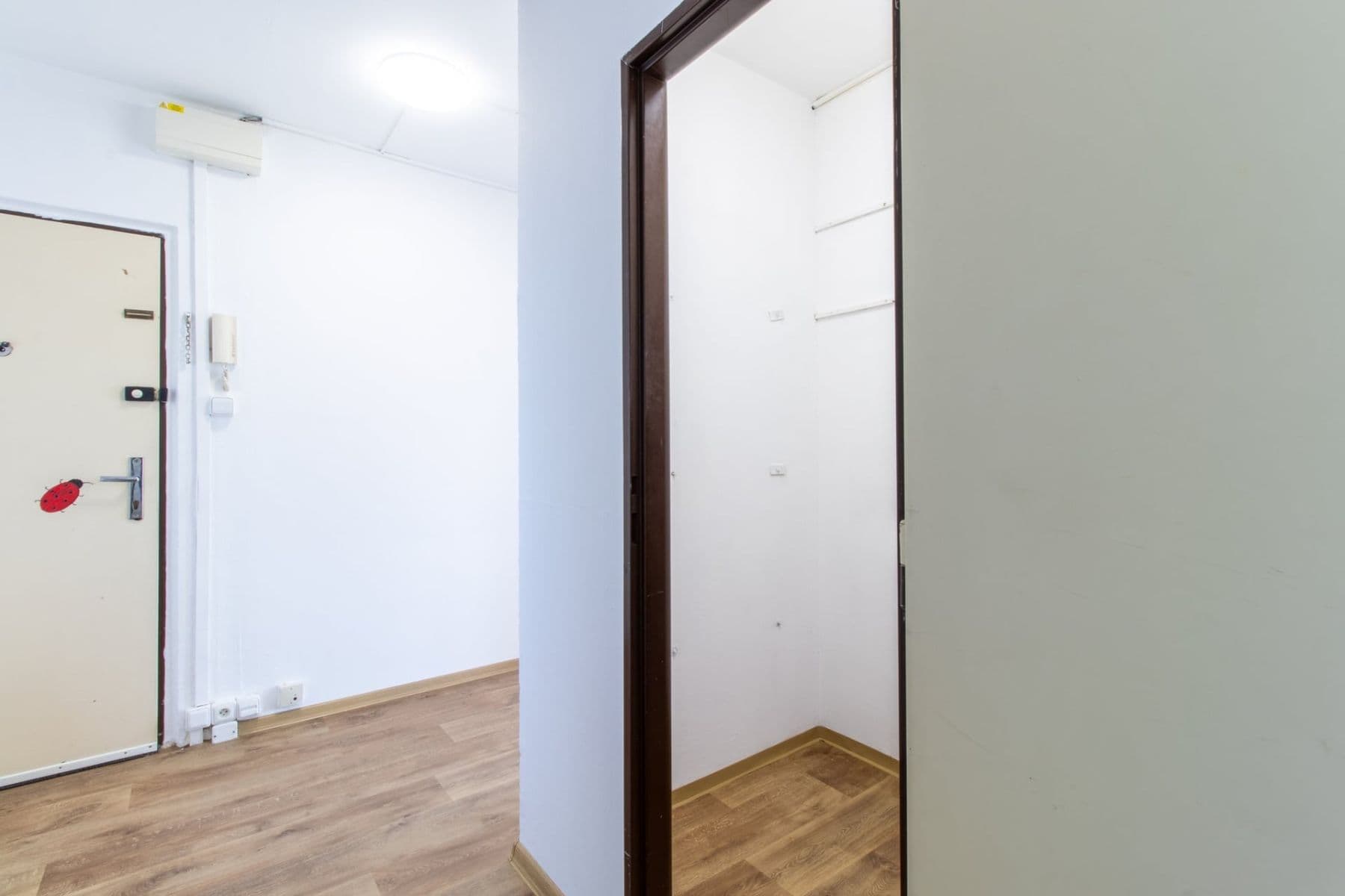 Pronájem bytu 3+1 68 m², Rembrandtova, Praha, Praha Pronájem bytu 3+1 68 m², Rembrandtova, Praha, Praha