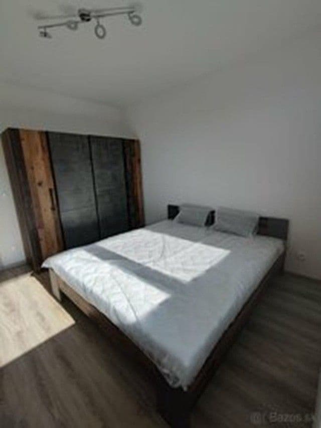 Pronájem bytu 2+1 45 m², Ivanská cesta, Ružinov, Bratislavský kraj Pronájem bytu 2+1 45 m², Ivanská cesta, Ružinov, Bratislavský kraj
