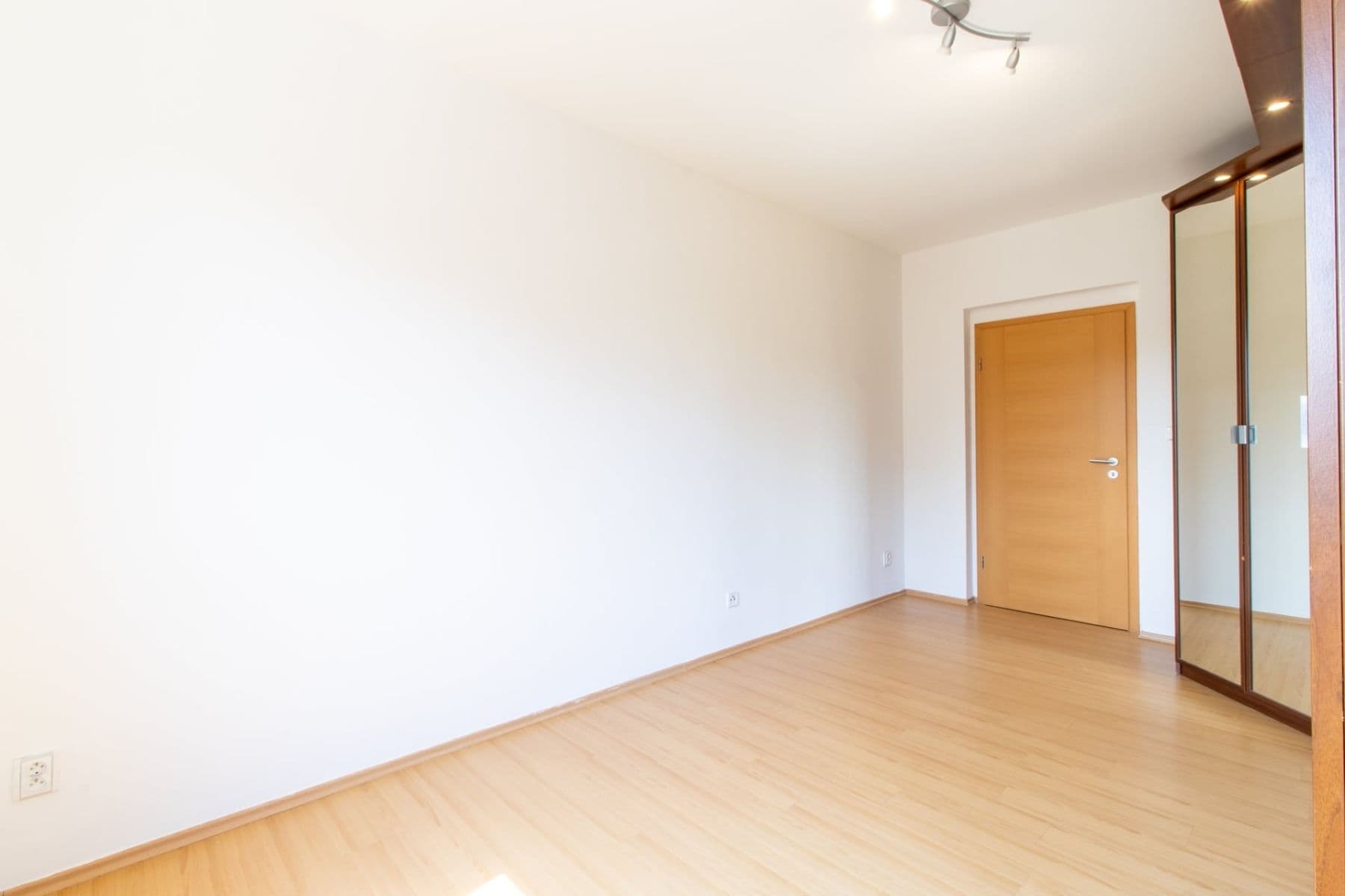 Pronájem bytu 2+kk 60 m², Nad mlýnským potokem, Praha, Praha Pronájem bytu 2+kk 60 m², Nad mlýnským potokem, Praha, Praha