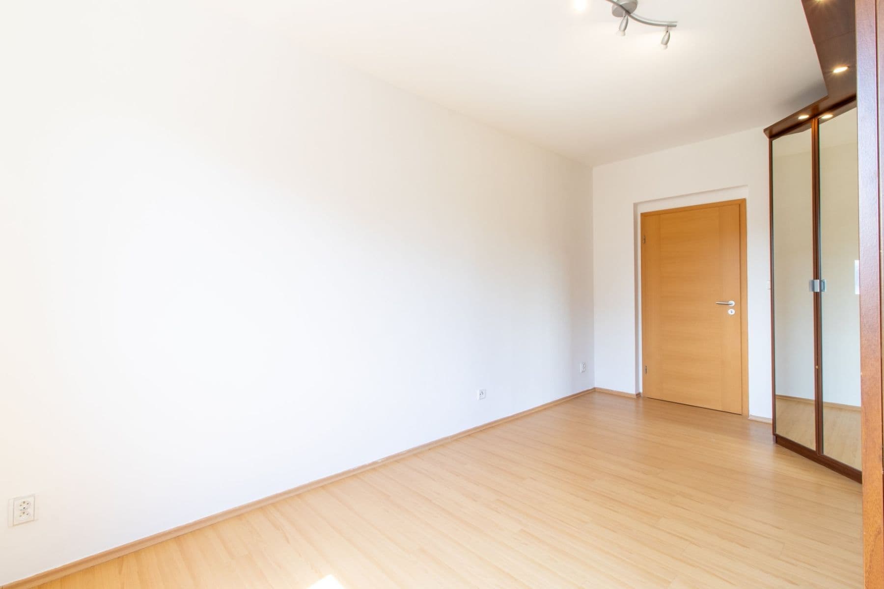 Pronájem bytu 2+kk 60 m², Nad mlýnským potokem, Praha, Praha Pronájem bytu 2+kk 60 m², Nad mlýnským potokem, Praha, Praha