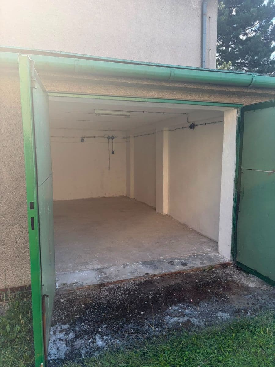 Pronájem garáže 18 m², U Chodníčku, Staré Město, Moravskoslezský kraj Pronájem garáže 18 m², U Chodníčku, Staré Město, Moravskoslezský kraj