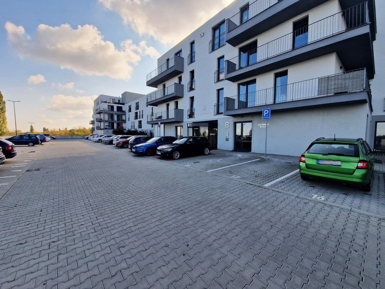 Pronájem bytu 2+kk 53 m², Velvarská, Horoměřice, Středočeský kraj Pronájem bytu 2+kk 53 m², Velvarská, Horoměřice, Středočeský kraj