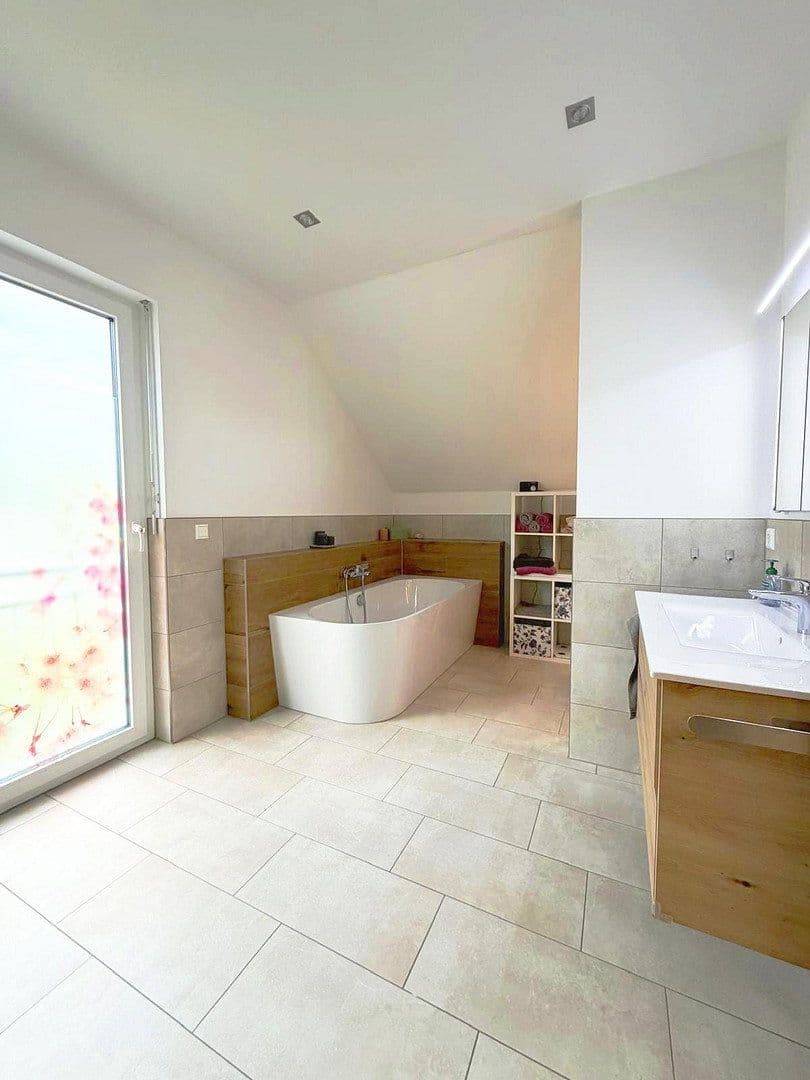 Prodej domu 151 m², pozemek 815 m², Schlüchtern, Hessen Prodej domu 151 m², pozemek 815 m², Schlüchtern, Hessen