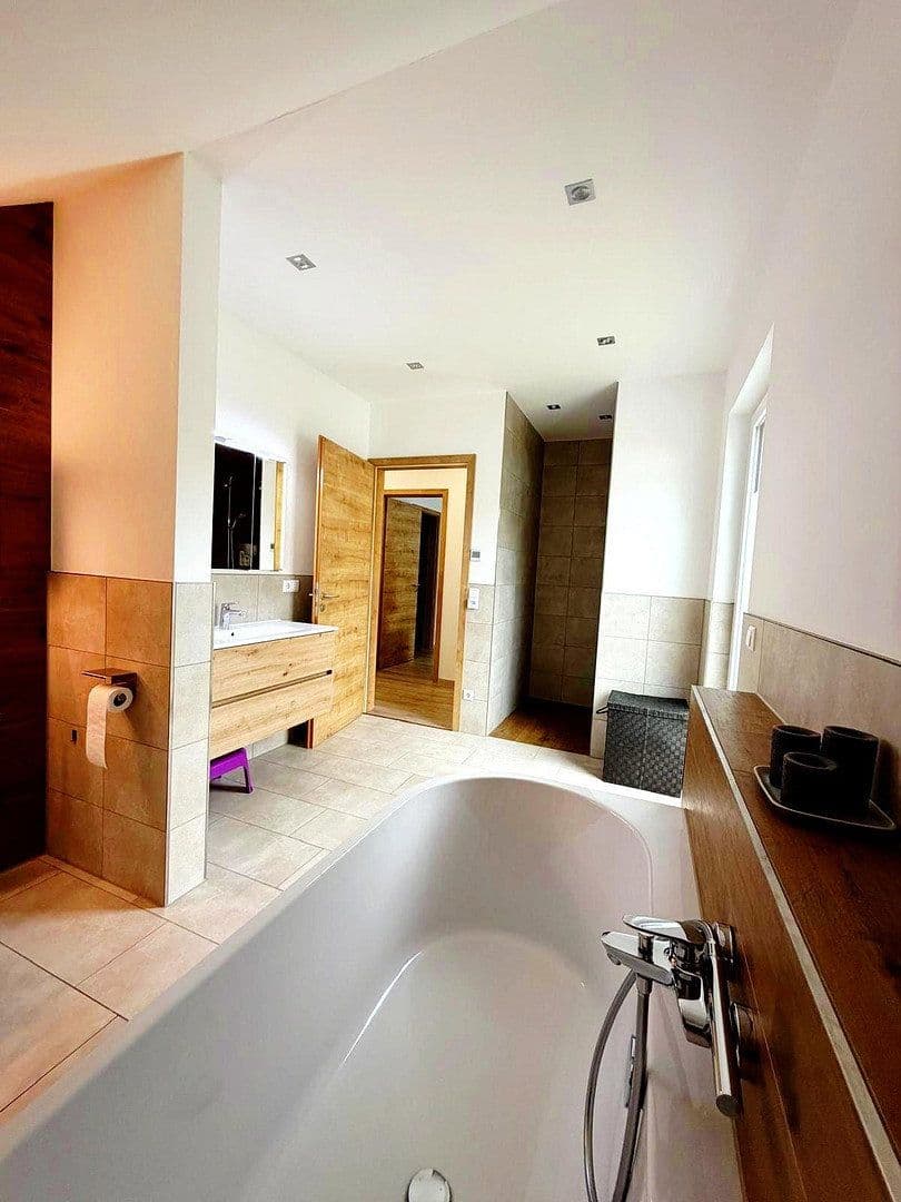 Prodej domu 151 m², pozemek 815 m², Schlüchtern, Hessen Prodej domu 151 m², pozemek 815 m², Schlüchtern, Hessen