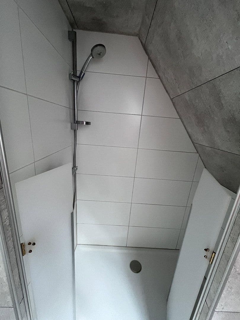 Pronájem domu 100 m², pozemek 1.005 m², Neugrabener Bahnhofstr. 127, Hamburg, Hamburg Pronájem domu 100 m², pozemek 1.005 m², Neugrabener Bahnhofstr. 127, Hamburg, Hamburg