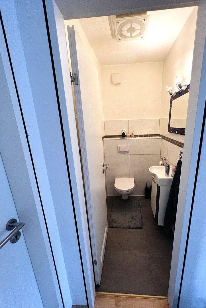 Pronájem bytu 3+kk 105 m², Apoldaer Weg 5, Mannheim, Bádensko-Württembersko Pronájem bytu 3+kk 105 m², Apoldaer Weg 5, Mannheim, Bádensko-Württembersko