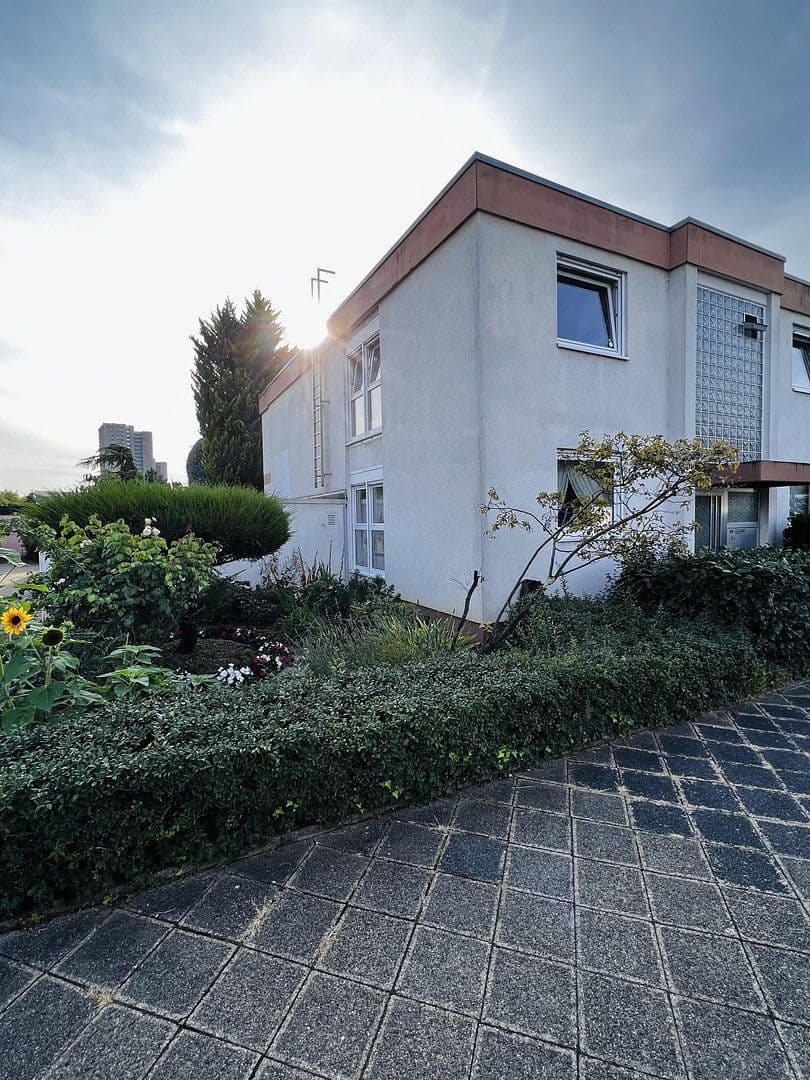 Pronájem bytu 3+kk 105 m², Apoldaer Weg 5, Mannheim, Bádensko-Württembersko Pronájem bytu 3+kk 105 m², Apoldaer Weg 5, Mannheim, Bádensko-Württembersko
