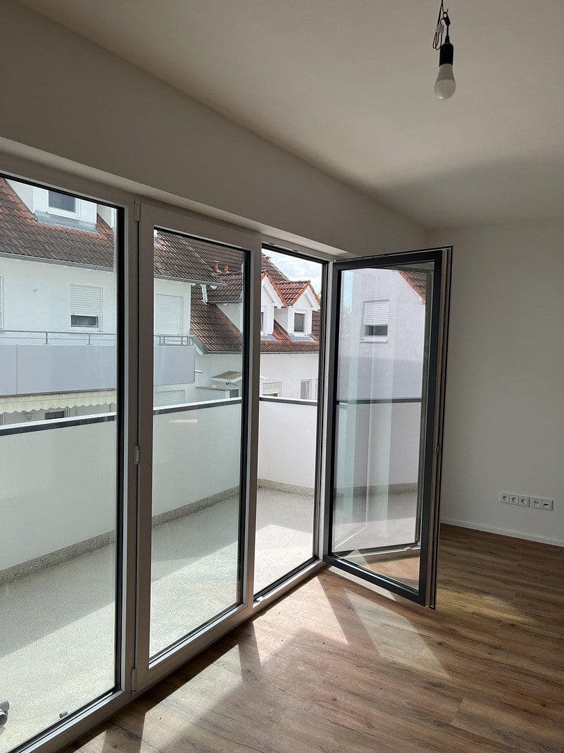 Pronájem bytu 3+1 85 m², Waghäuselerstraße, Neulußheim, Bádensko-Württembersko Pronájem bytu 3+1 85 m², Waghäuselerstraße, Neulußheim, Bádensko-Württembersko