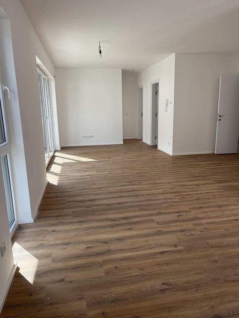 Pronájem bytu 3+1 85 m², Waghäuselerstraße, Neulußheim, Bádensko-Württembersko Pronájem bytu 3+1 85 m², Waghäuselerstraße, Neulußheim, Bádensko-Württembersko