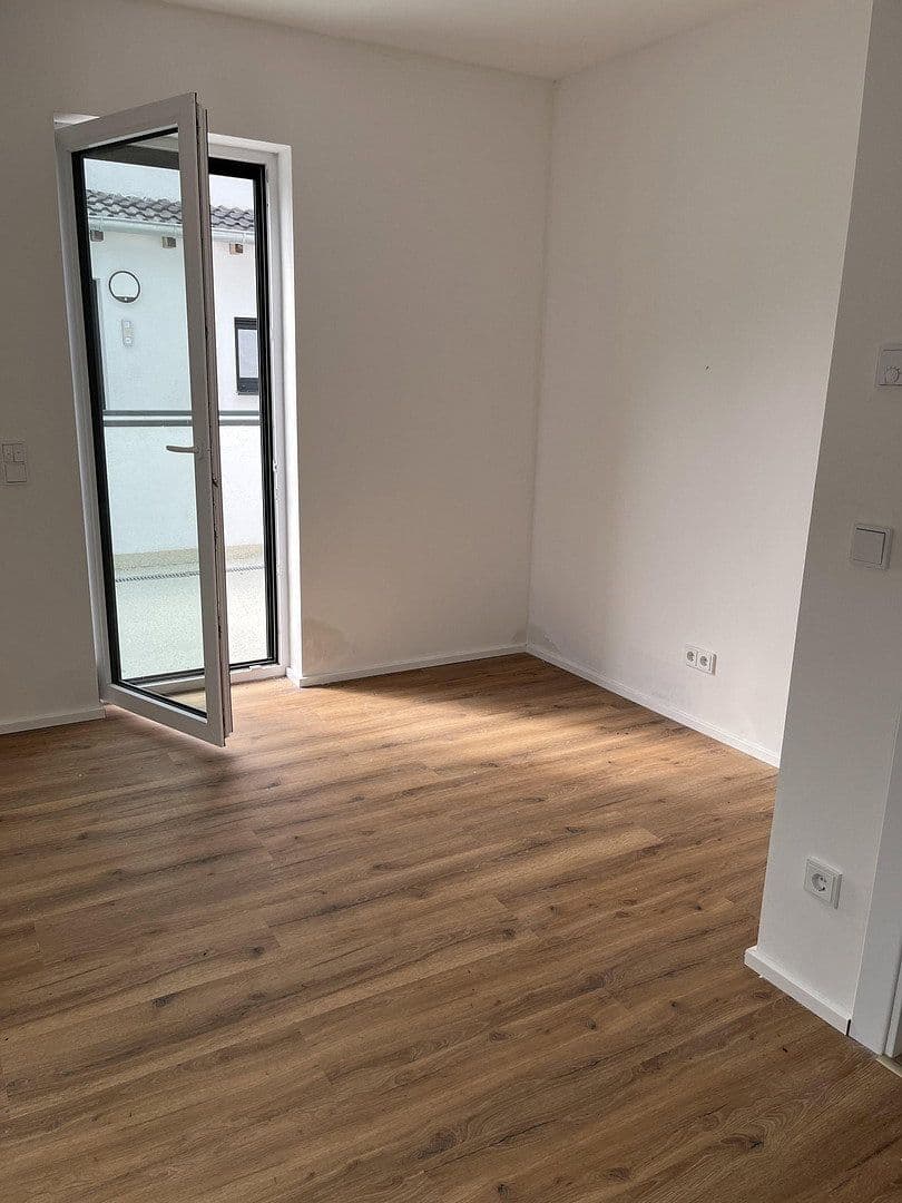 Pronájem bytu 3+1 85 m², Waghäuselerstraße, Neulußheim, Bádensko-Württembersko Pronájem bytu 3+1 85 m², Waghäuselerstraße, Neulußheim, Bádensko-Württembersko