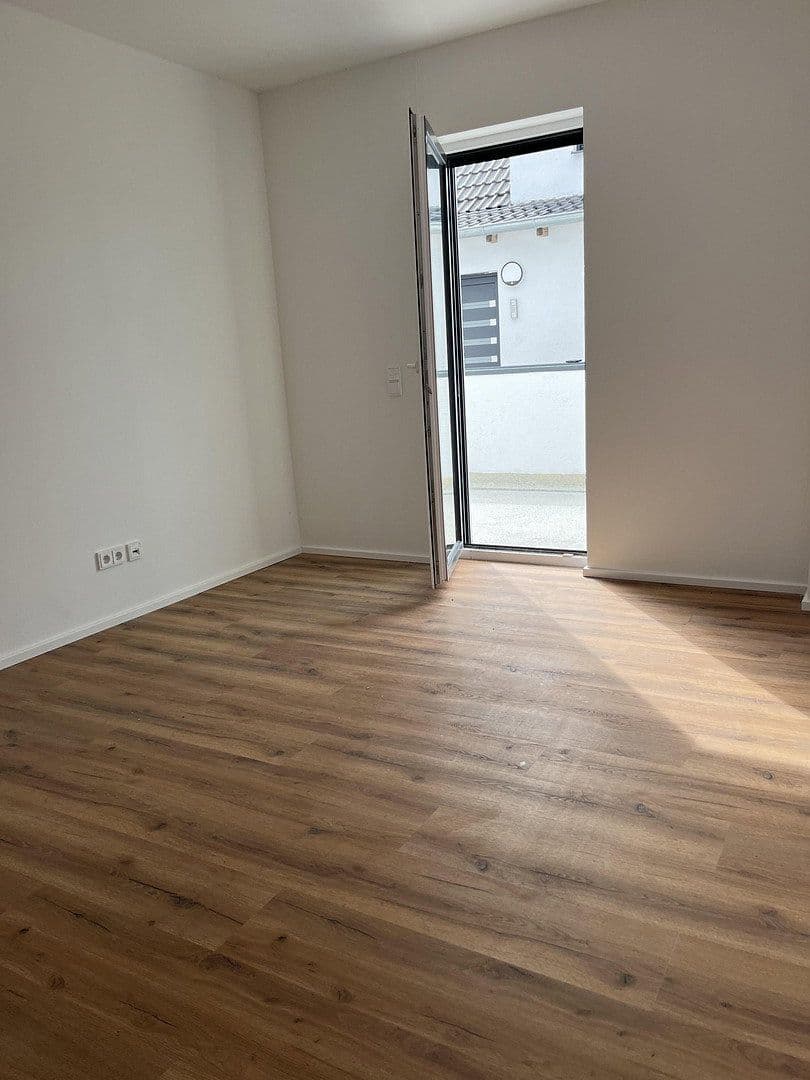 Pronájem bytu 3+1 85 m², Waghäuselerstraße, Neulußheim, Bádensko-Württembersko Pronájem bytu 3+1 85 m², Waghäuselerstraße, Neulußheim, Bádensko-Württembersko