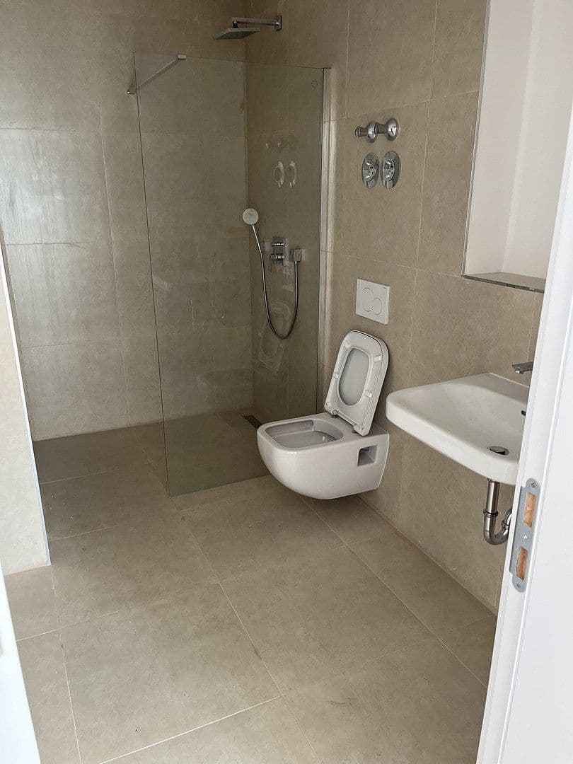 Pronájem bytu 3+1 85 m², Waghäuselerstraße, Neulußheim, Bádensko-Württembersko Pronájem bytu 3+1 85 m², Waghäuselerstraße, Neulußheim, Bádensko-Württembersko