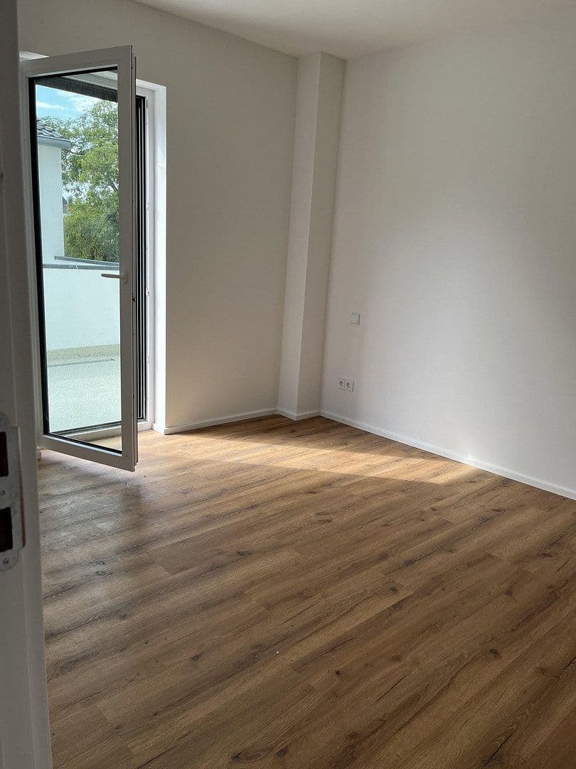 Pronájem bytu 3+1 85 m², Waghäuselerstraße, Neulußheim, Bádensko-Württembersko Pronájem bytu 3+1 85 m², Waghäuselerstraße, Neulußheim, Bádensko-Württembersko