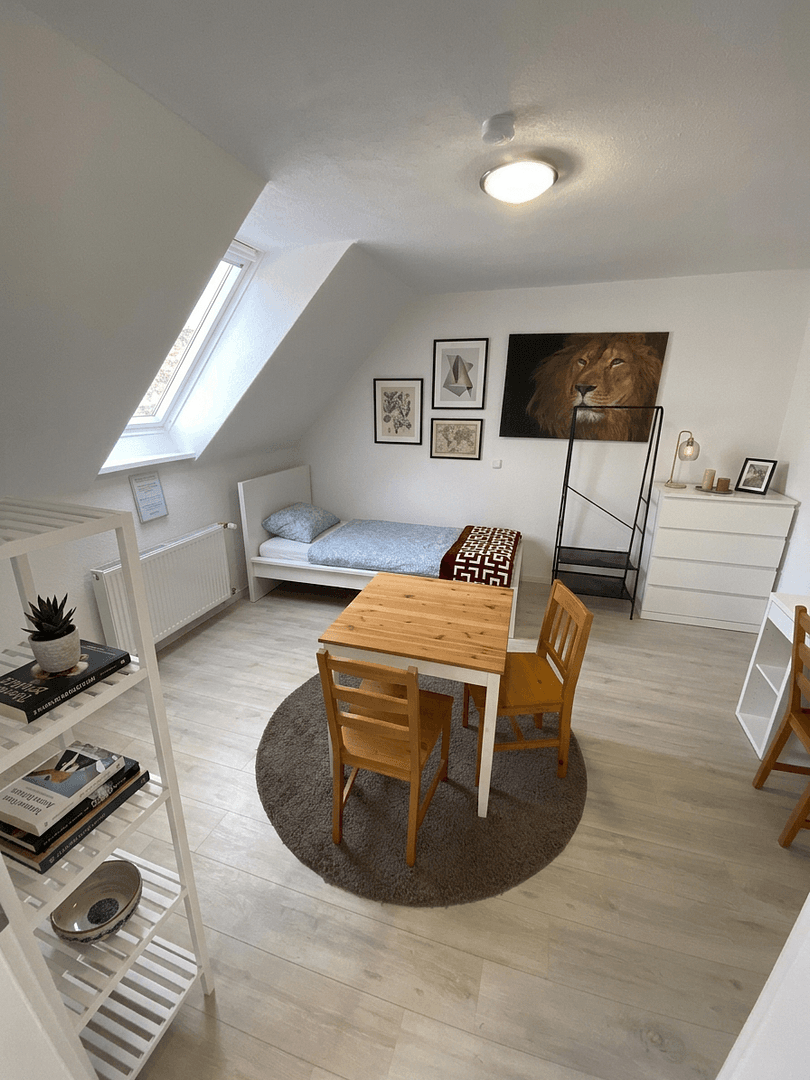 Pronájem bytu 3+1 60 m², Kirchtalstr. 24, Stuttgart, Bádensko-Württembersko Pronájem bytu 3+1 60 m², Kirchtalstr. 24, Stuttgart, Bádensko-Württembersko