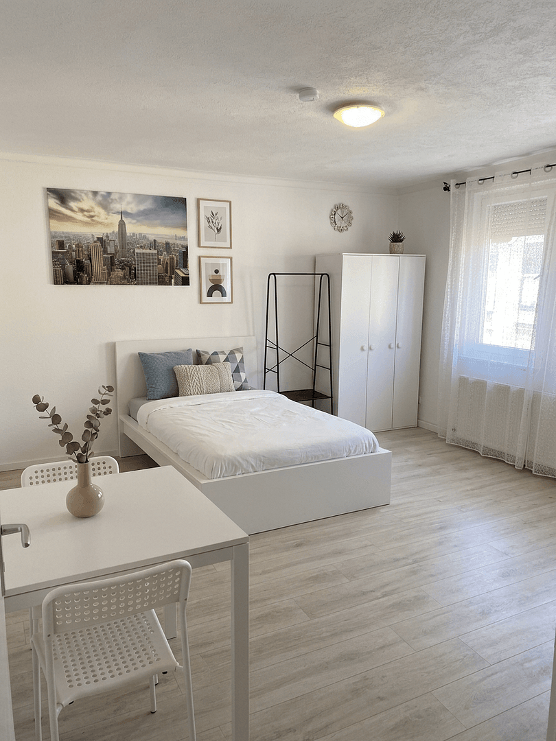 Pronájem bytu 3+1 60 m², Kirchtalstr. 24, Stuttgart, Bádensko-Württembersko Pronájem bytu 3+1 60 m², Kirchtalstr. 24, Stuttgart, Bádensko-Württembersko