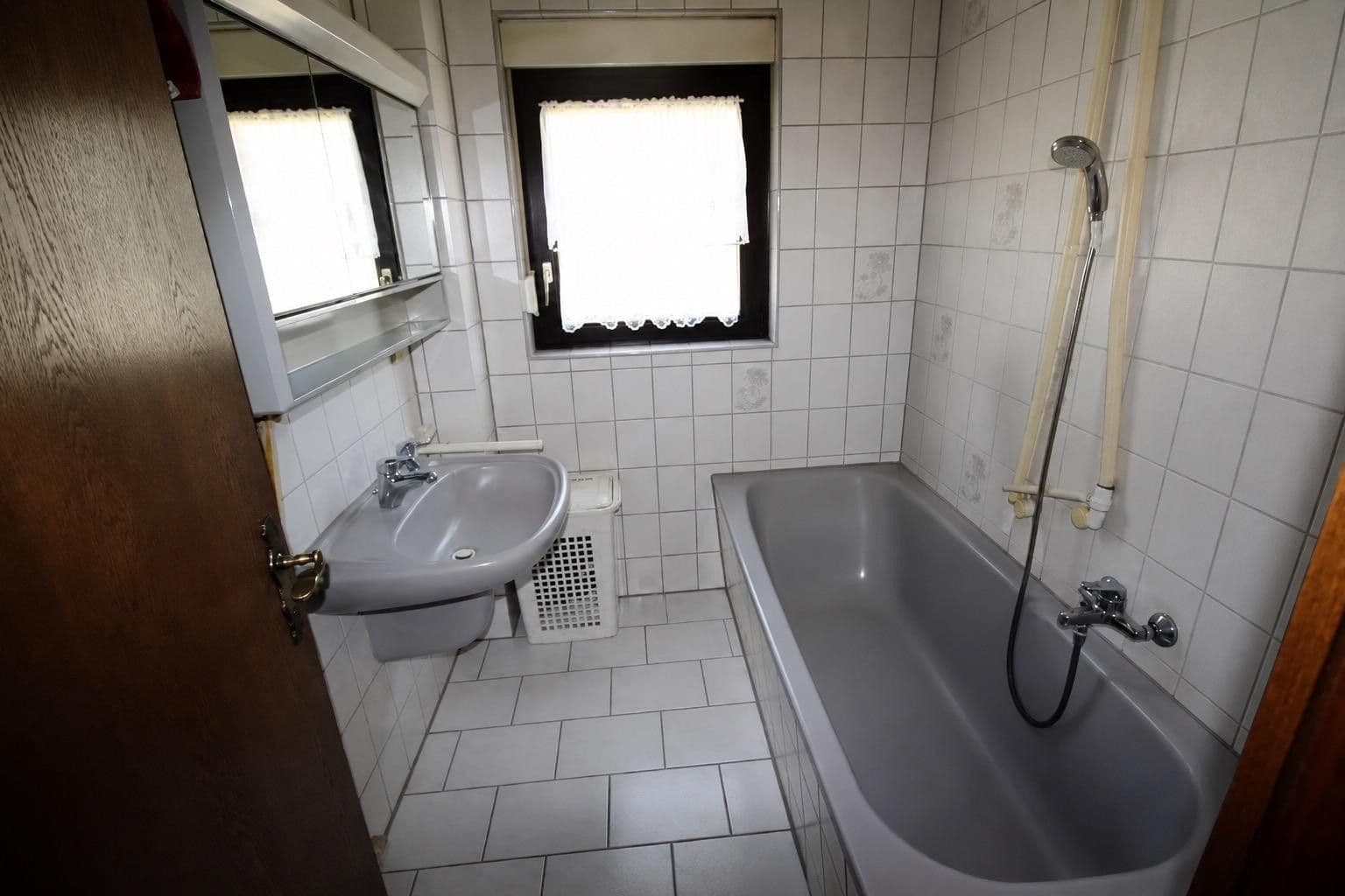 Prodej domu 152 m², pozemek 322 m², Rheinstraße 10, 76467 Bietigheim/Baden, Bietigheim, Bádensko-Württembersko Prodej domu 152 m², pozemek 322 m², Rheinstraße 10, 76467 Bietigheim/Baden, Bietigheim, Bádensko-Württembersko