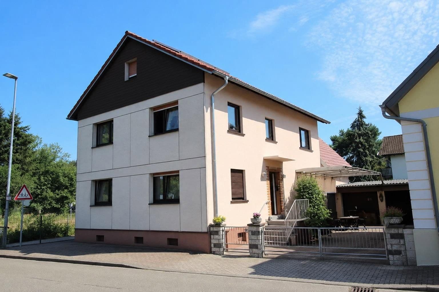 Prodej domu 152 m², pozemek 322 m², Rheinstraße 10, 76467 Bietigheim/Baden, Bietigheim, Bádensko-Württembersko Prodej domu 152 m², pozemek 322 m², Rheinstraße 10, 76467 Bietigheim/Baden, Bietigheim, Bádensko-Württembersko