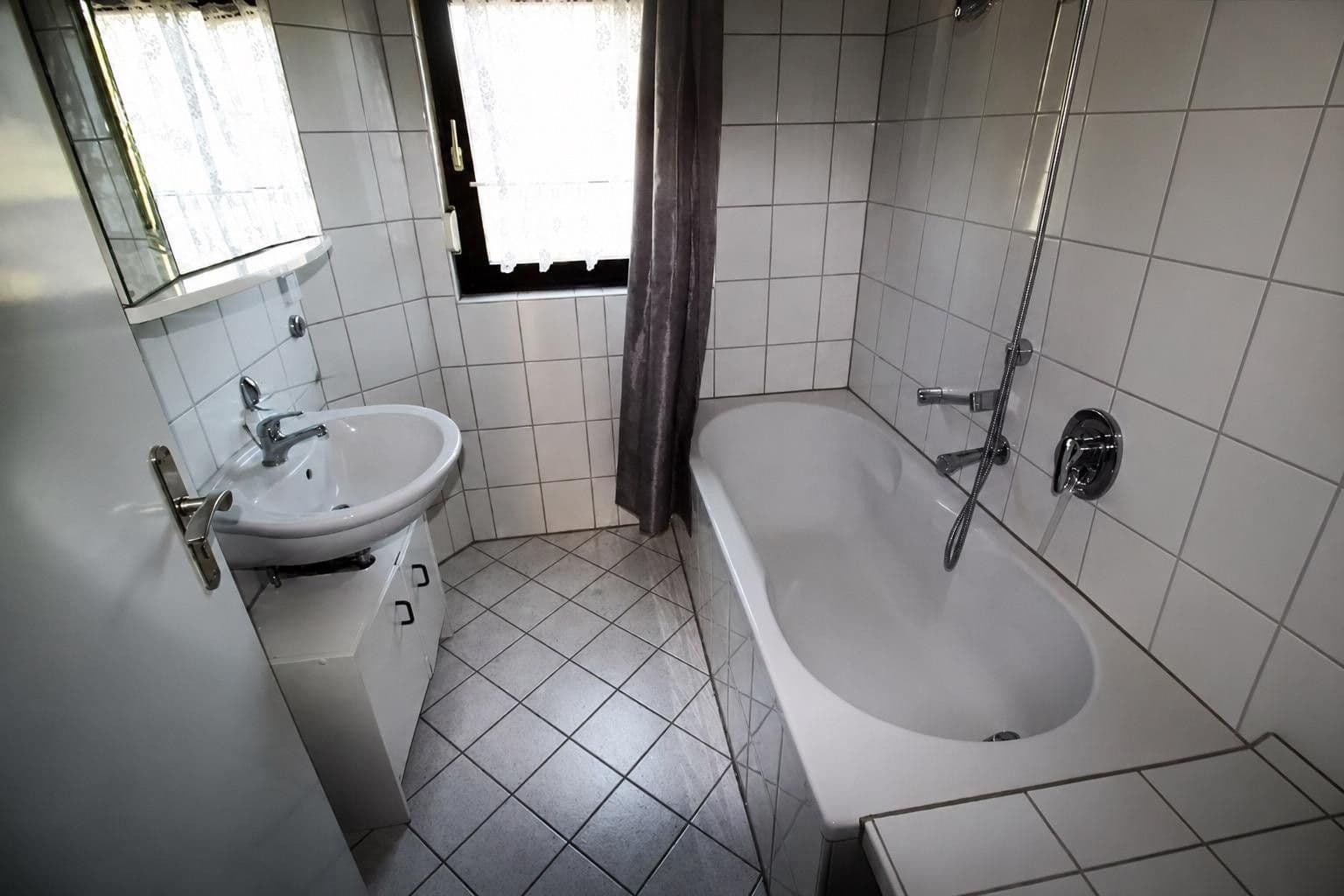 Prodej domu 152 m², pozemek 322 m², Rheinstraße 10, 76467 Bietigheim/Baden, Bietigheim, Bádensko-Württembersko Prodej domu 152 m², pozemek 322 m², Rheinstraße 10, 76467 Bietigheim/Baden, Bietigheim, Bádensko-Württembersko