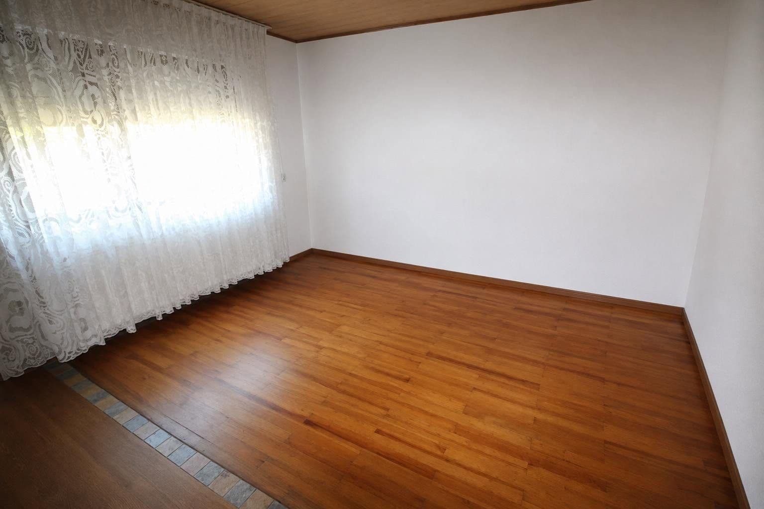 Prodej domu 152 m², pozemek 322 m², Rheinstraße 10, 76467 Bietigheim/Baden, Bietigheim, Bádensko-Württembersko Prodej domu 152 m², pozemek 322 m², Rheinstraße 10, 76467 Bietigheim/Baden, Bietigheim, Bádensko-Württembersko